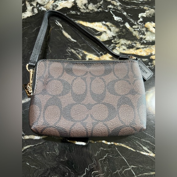 Coach Billfold - Picture 2 of 7